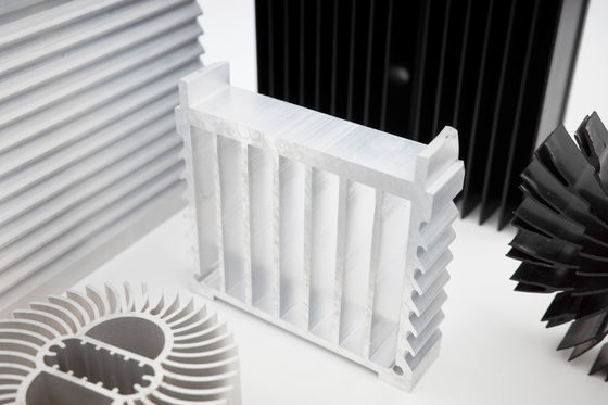 Αντιοξειδωτική σταθερή εξώθηση Heatsink, αυτοκίνητα εξωθημένα σχεδιαγράμματα αργιλίου αλουμινίου